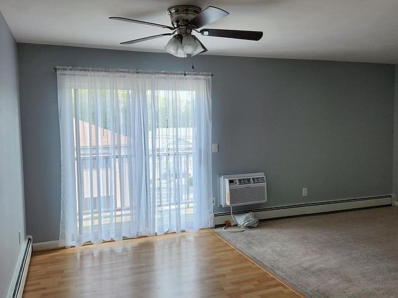 5th image of 22 Village Ct #22
