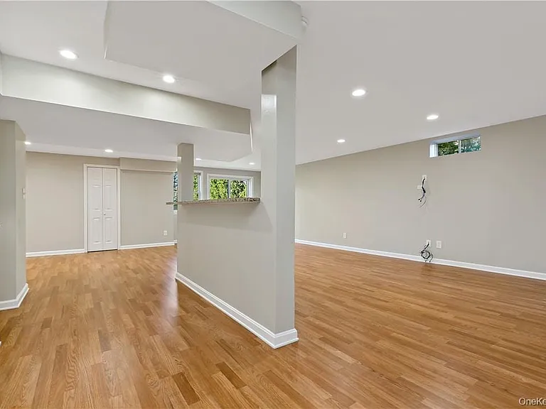 2301 Mohansic Ave — Photo 24