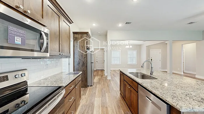 318 E Lake St — Photo 10