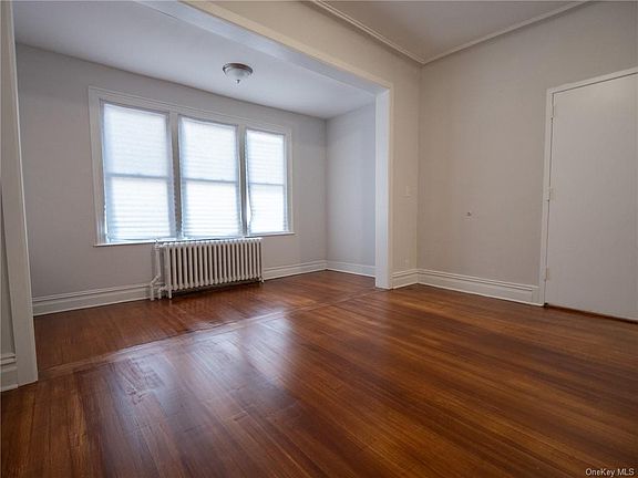 5th image of 944 E 225th St