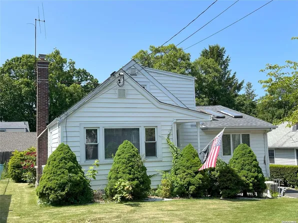 210 Johnson Street, Centerport, NY 11721