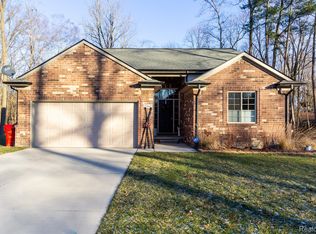 25662 Lindenwood Ln, Southfield, MI