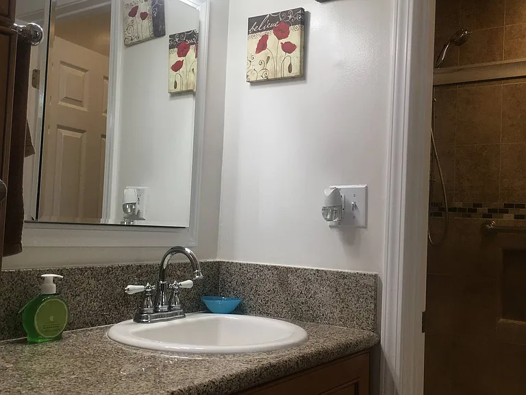 2313 Montrose Ave #6 — Photo 12