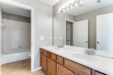 2700 Thorncreek Ln — Photo 29