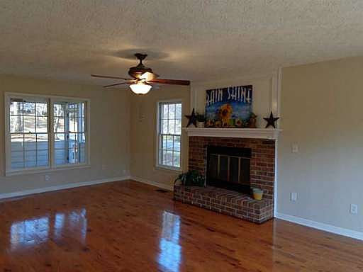 3rd image of 4807 N Hames Ct NE