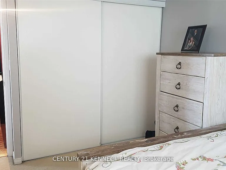 23 Oneida Cres #411 — Photo 18