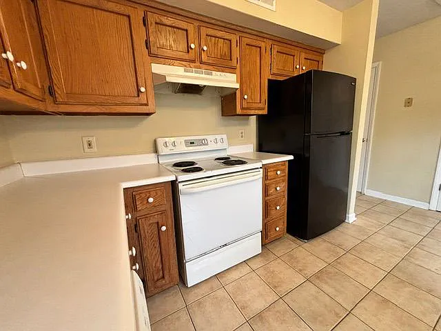 211 Hillside Ct — Photo 6