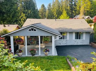 6430 Fox St, West Vancouver, BC V7W2C4