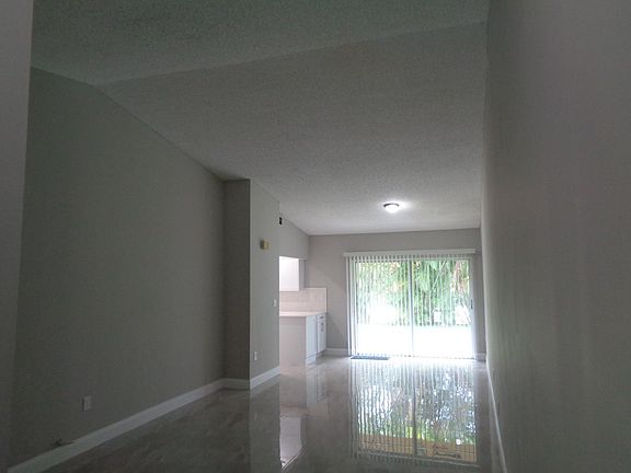5th image of 813 SW 12th Pl #2