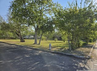 546 Seay St, Seguin, TX 78155