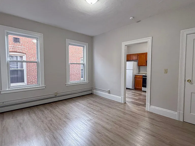 291 Buckingham St / Luca Investments LLC — Photo 32