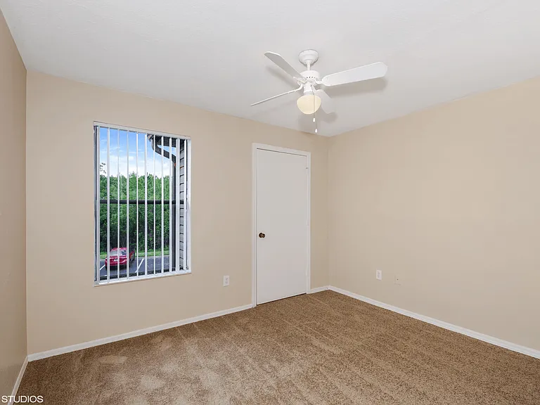 Falcon Trace Apartment Homes — Photo 16