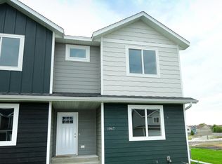 899 Thames Ct, Grand Forks, ND 58203