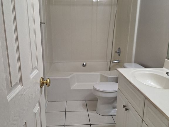 Master Room bathroom