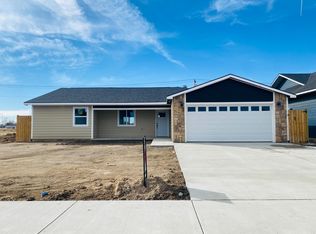 321 Rowland Cir, Garden City, KS 67846