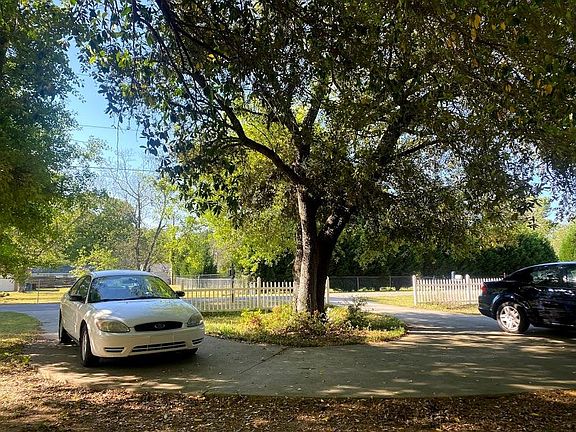 3rd image of 220 Gayle Ave NW