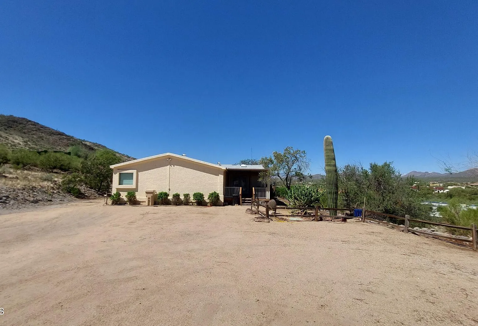 3 bed, 2.0 bath, 2194 sqft, $2,400 — Photo 2