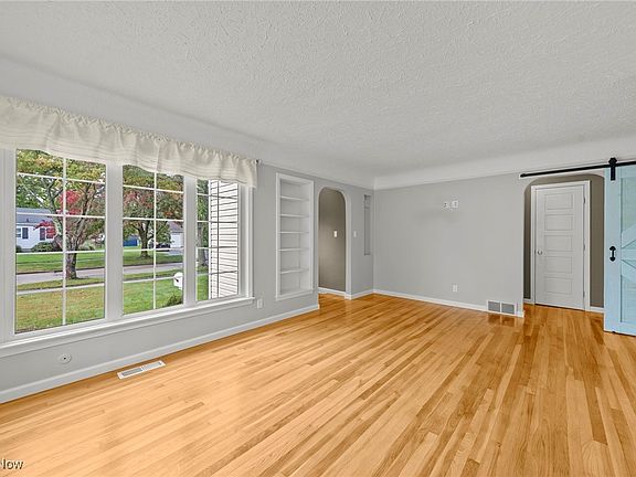 2nd image of 6457 Fernhurst Ave