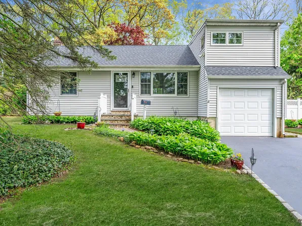 42 Quebec Drive, Huntington Station, NY 11746