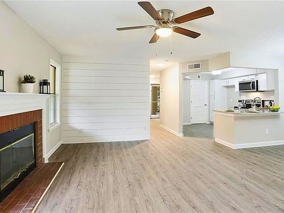 5th image of 694 McGill Pl NE