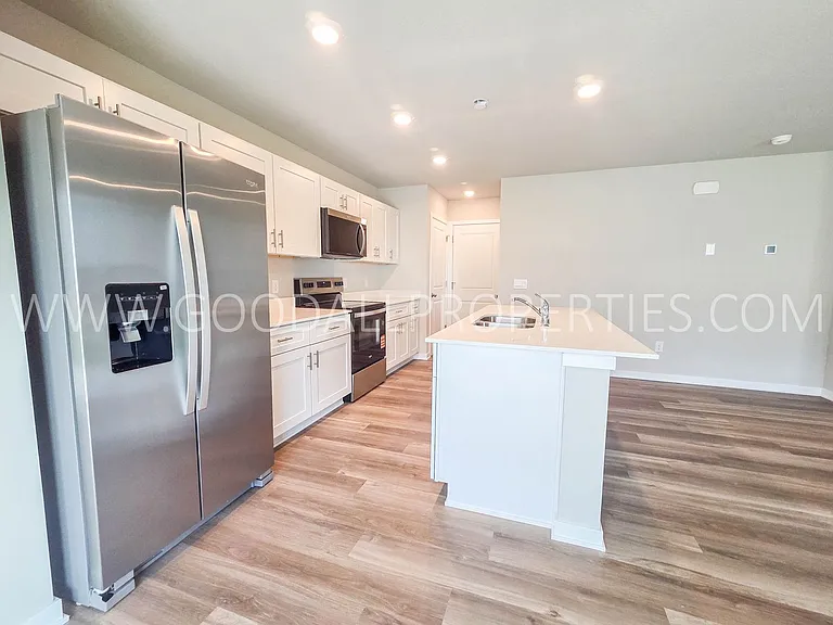 1047 Daisy Ln — Photo 2