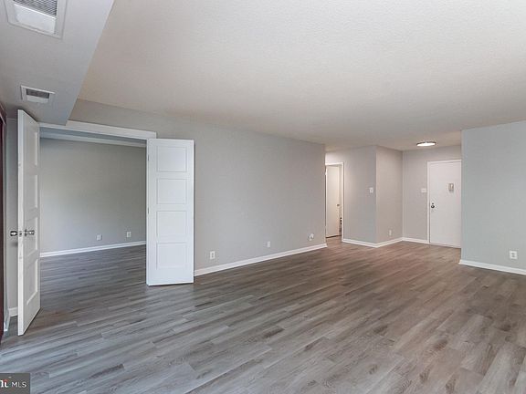 3rd image of 307 Yoakum Pkwy APT 224