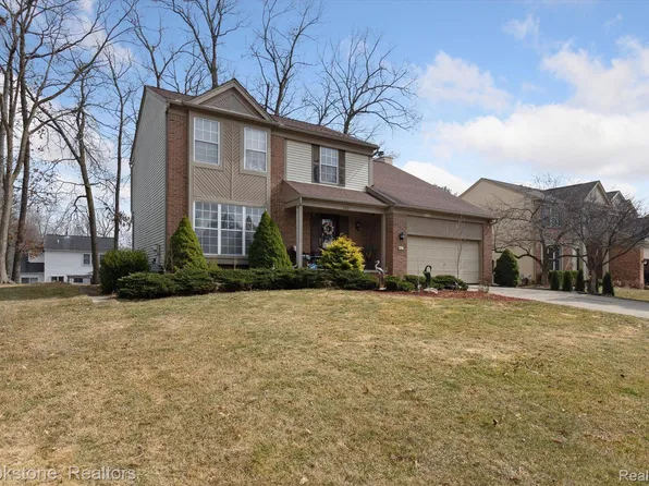 465 Thornridge Dr, Rochester Hills, MI 48307