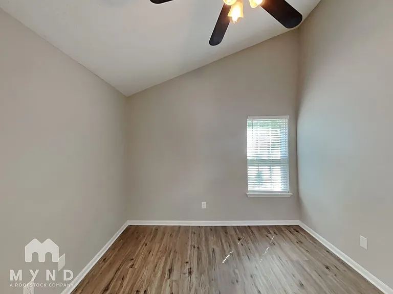 1848 Mission Oaks St — Photo 9