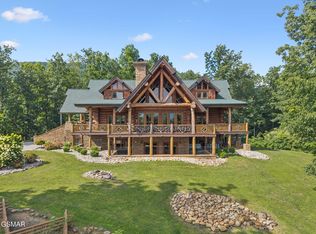 831 Big Bear Ridge Rd, Gatlinburg, TN 37738