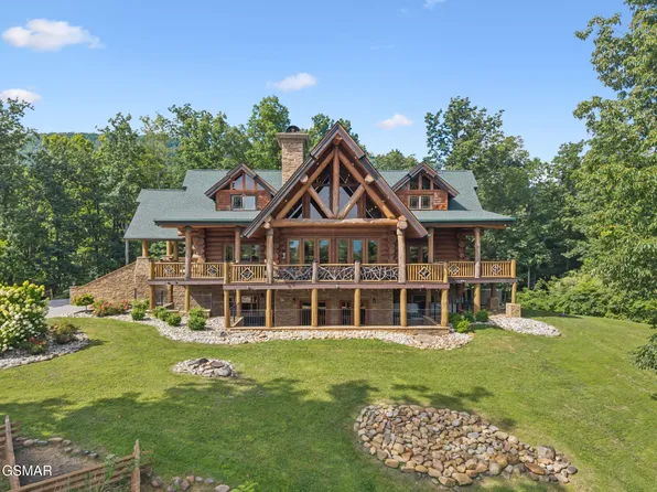 831 Big Bear Ridge Rd, Gatlinburg, TN 37738