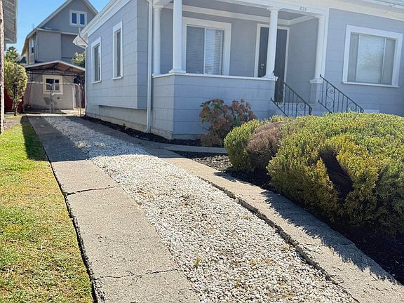2nd image of 829 Aileen St