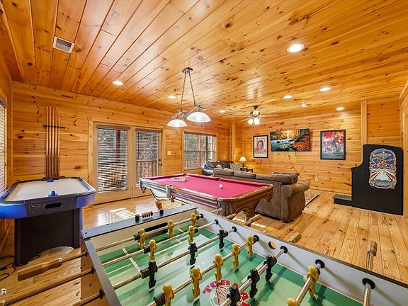 4th image of 625 Gatlinburg Falls Way