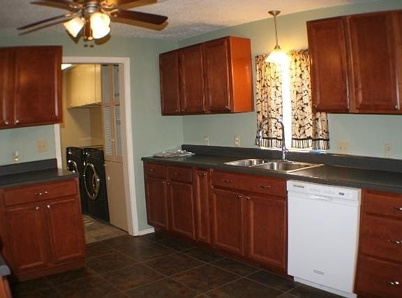 3rd image of 1611 County Road R