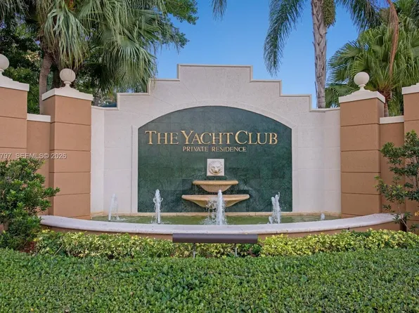 19601 E Country Club Dr, Aventura, FL