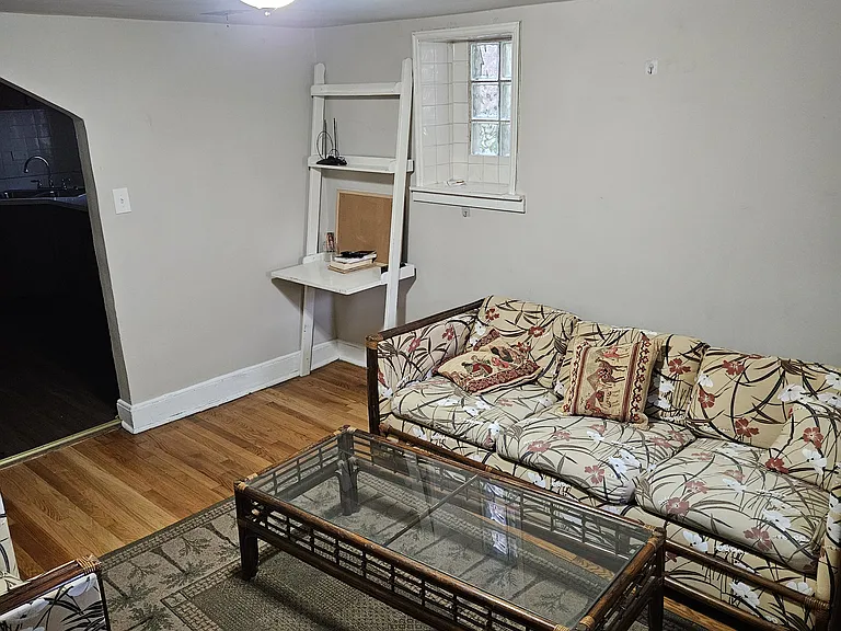 2818 W Farragut Ave #1B — Photo 3