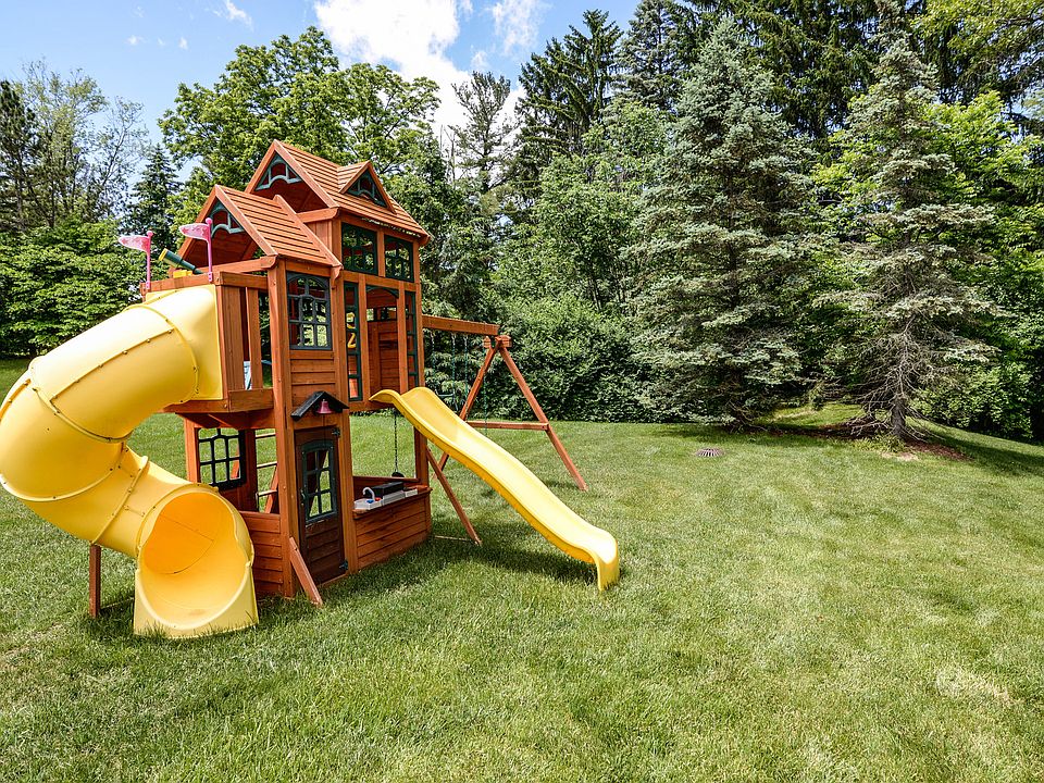 2nd image of 1350 Emily Ct