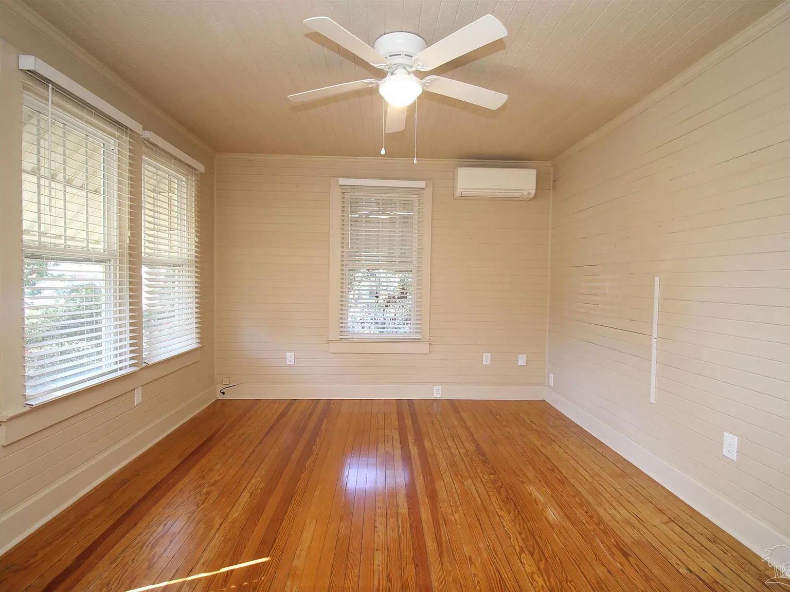 2 bed, 1.0 bath, 700 sqft, $1,495 — Photo 2