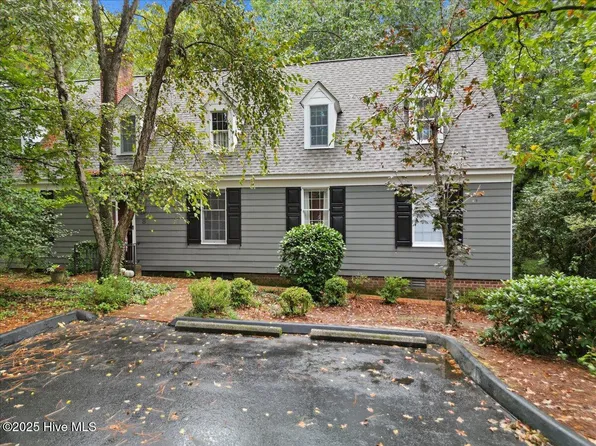 8 Village In The Woods Circle, Southern Pines, NC 28387
