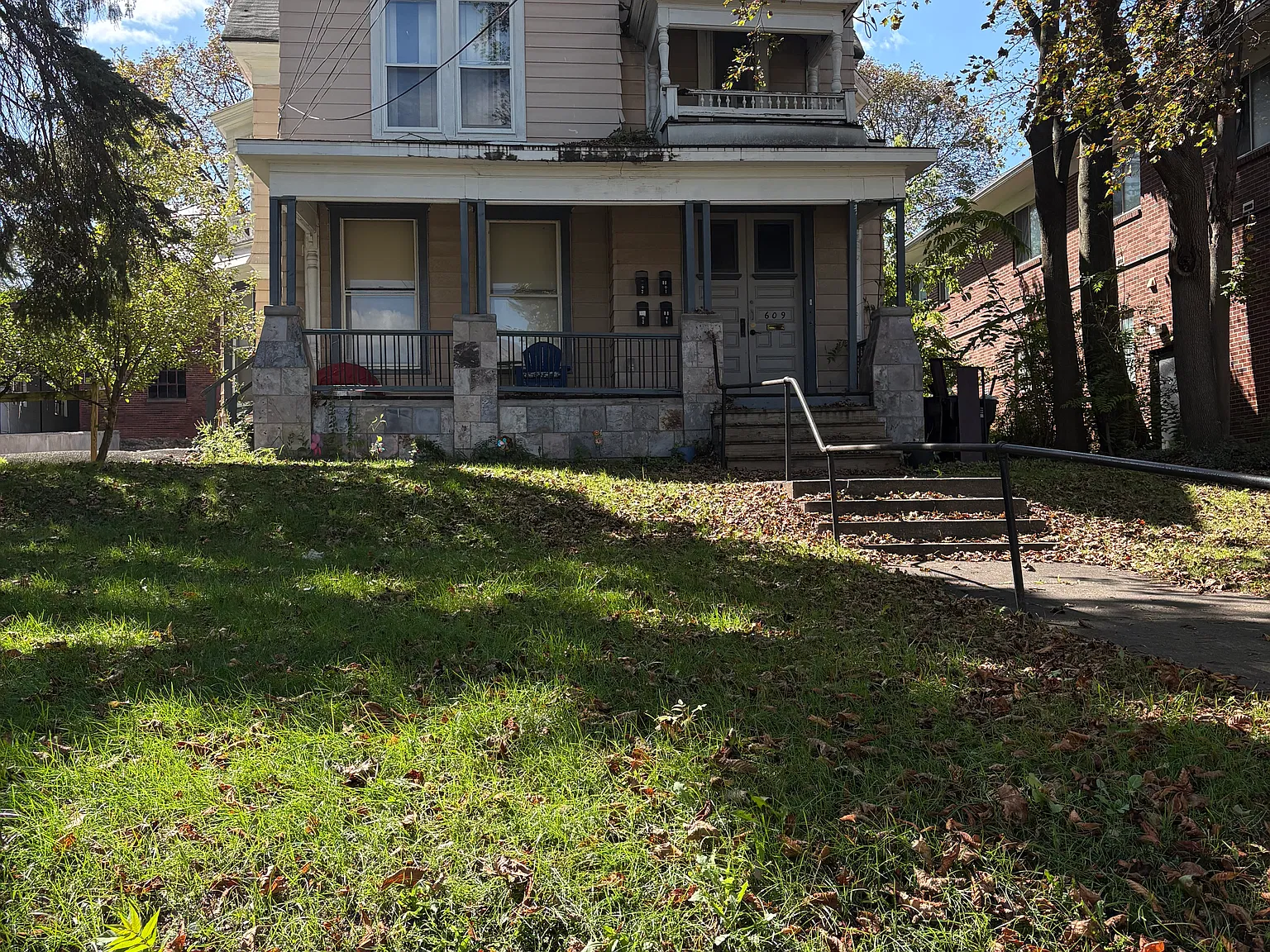 1 bed, $1,100 — Photo 1