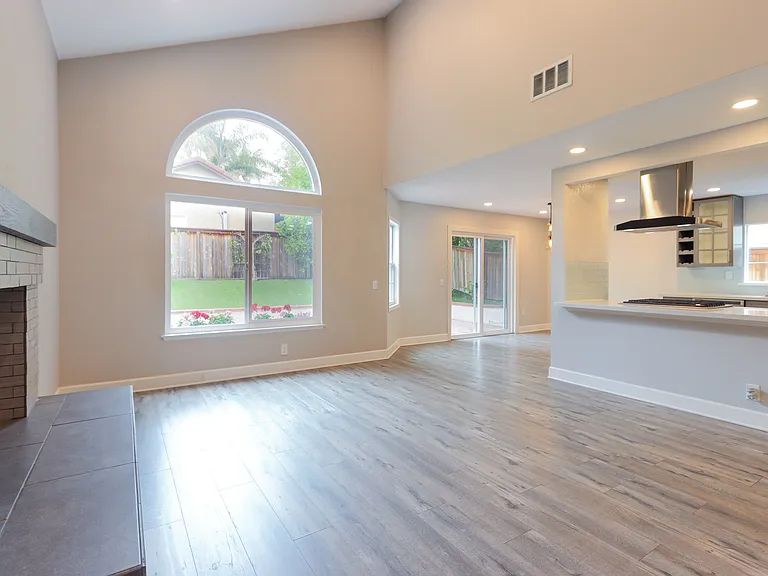 25075 Sanoria St — Photo 5