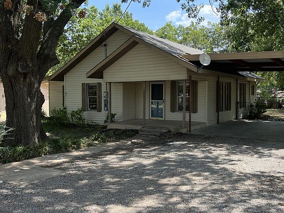 303 E Saunders St. Trenton, TX