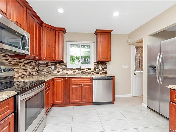 2nd image of 112 Arlyn Dr W