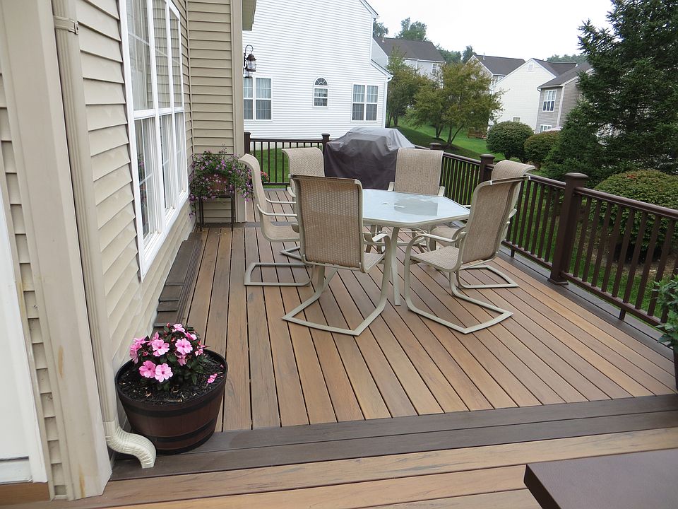 1st image of 448 Carpenters Cove Ln