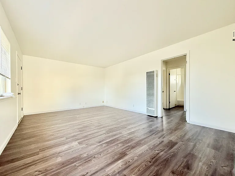 420 S 7th St #6 — Photo 3