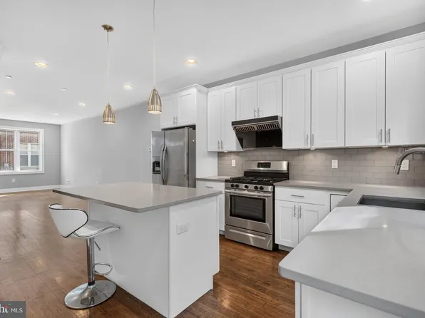 1227 Peters St, Philadelphia, PA 19147