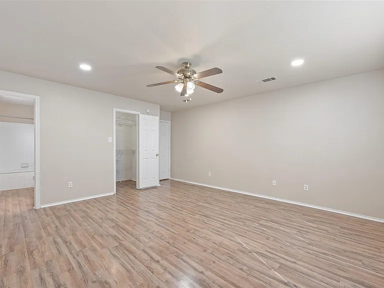 210 Mesquite Cir — Photo 14