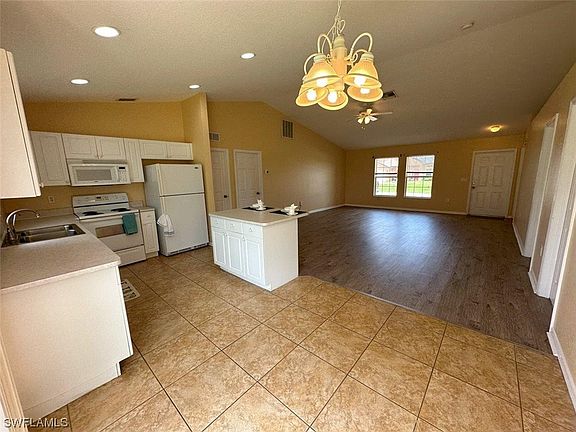 4th image of 2612 NE 4th Pl