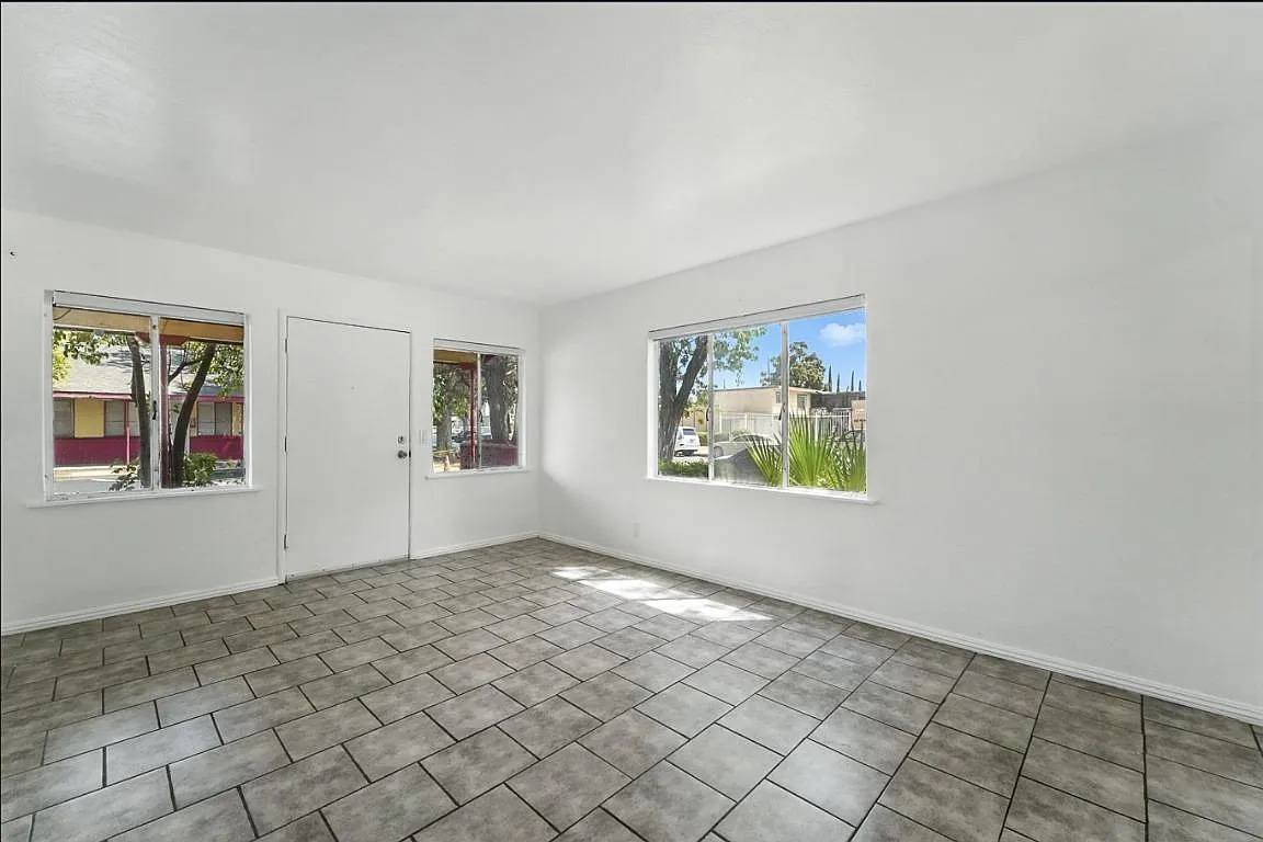 139 W 18th St - 1 — Photo 3
