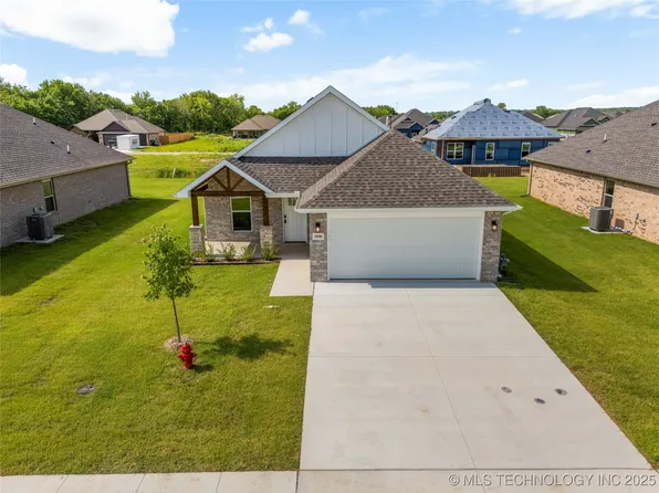 28006 E 108th St S, Broken Arrow, OK 74014