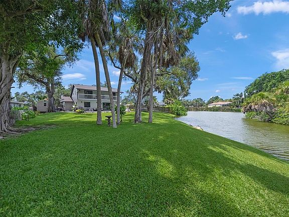 3rd image of 3643 MERIDALE ROAD